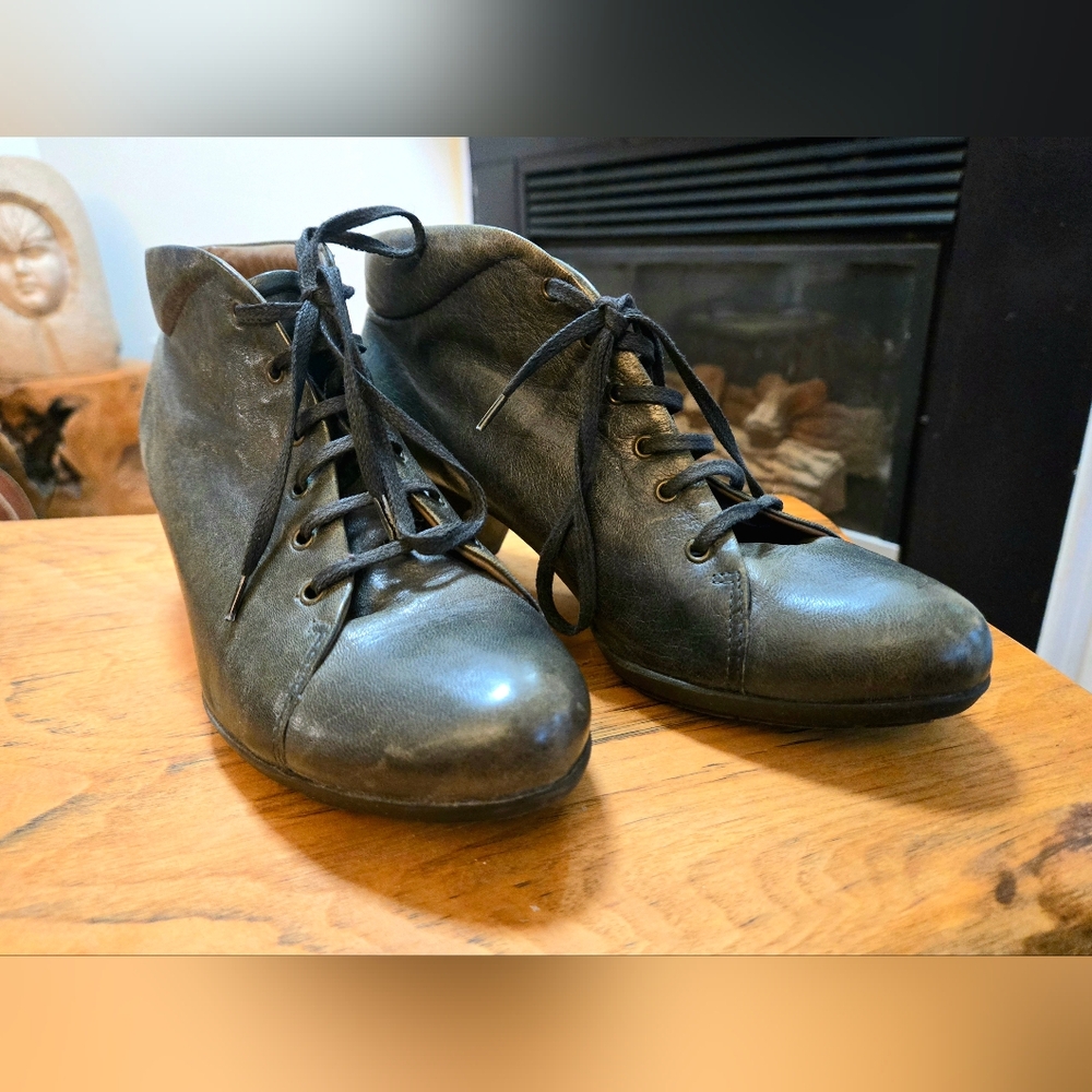 ✨️HOST PICK✨️ Lili Mill Made In Italy Olive Green Leather Lace-Up Ankle Booties - Picture 5 of 9